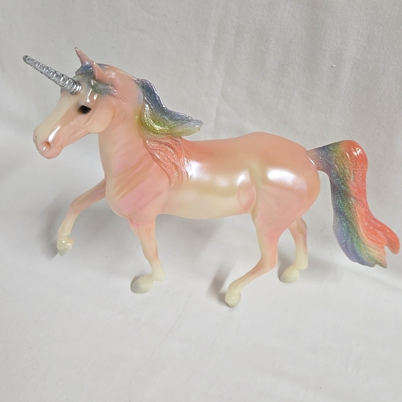 Breyer Reeves Unicorn Rainbow Glitter Mane Tail Pink BEAUTIFUL SHINY - Picture 1 of 16